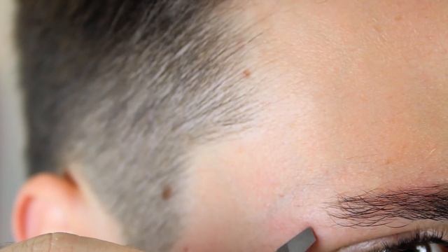 Eyebrow Trimming Tutorial | Mens Grooming | Natural Eyebrow Shape смотреть онлайн