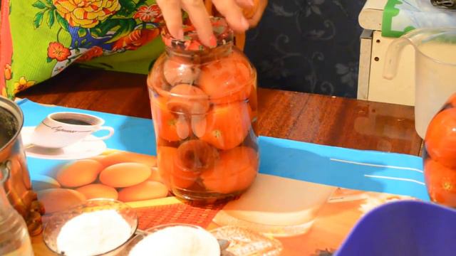 Маринованные помидоры со сливами - быстро и просто.