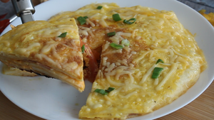 Завтрак для ленивых.4 лаваша,колбаса,1 помидор.