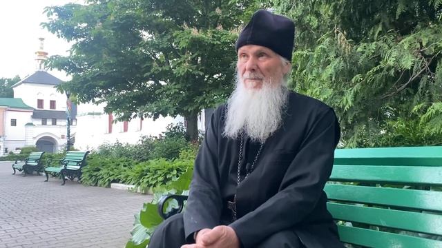 Для чего украшают Храмы на Троицу деревьями и травой. смотреть онлайн