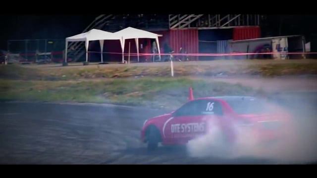 Дрифт Mercedes Benz E63 AMG смотреть онлайн