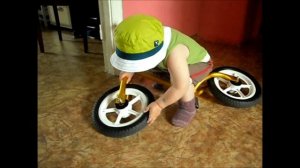 Беговел. Первые шаги. Возраст: 1 год и 5 месяцев