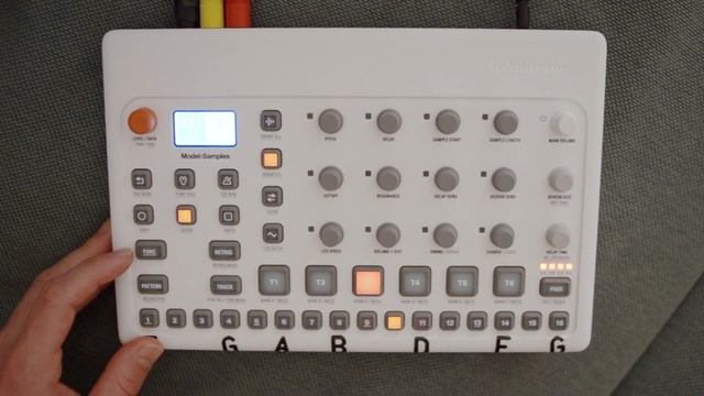 Messing Dub With Elektron Model:Samples Synth Reggae Style