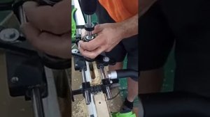 Кондуктор для врезки тела замка в работе.