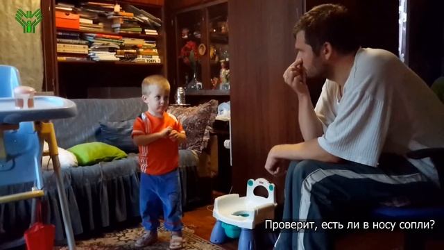 Спарташа (2 года 6 месяцев) беседует с папой на жестовом языке. С субтитрами смотреть онлайн
