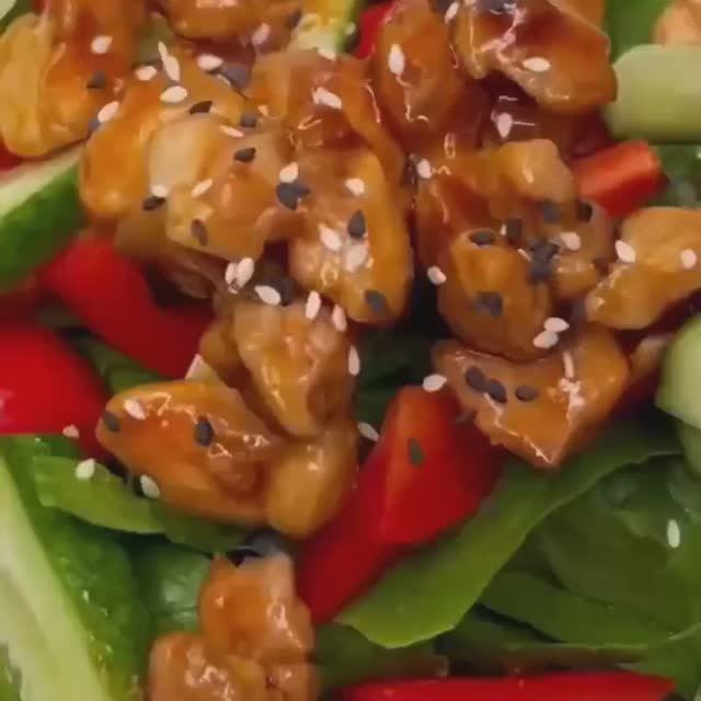 Тёплый салат с курицей терияки