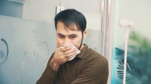 ШАНТАЖИРУЕТ ДЕВУШКУ ЗА ДЕНЬГИ.