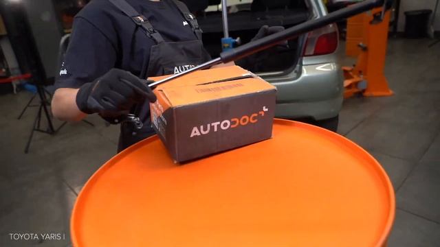 Hvordan bytte gassfjær der på TOYOTA YARIS P1 [AUTODOC-VIDEOLEKSJONER] смотреть онлайн
