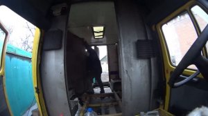 Mercedes 308D снимаю пол в кузове.