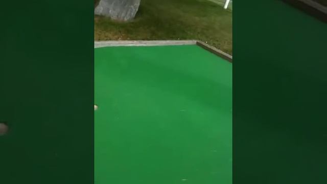 Mini Putt Hole in one ! смотреть онлайн