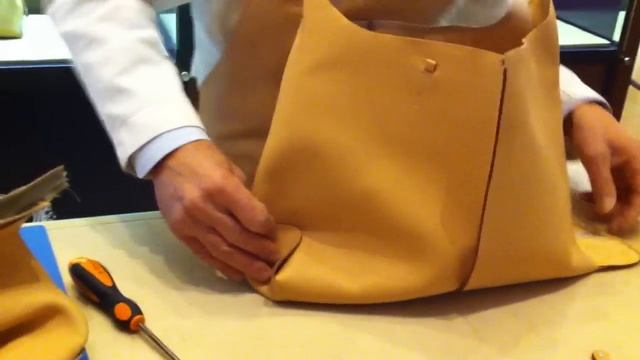 How the Tod's D Bag is Made! смотреть онлайн