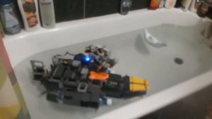 сделал плавающий, моторизованный корабль из lego Technik