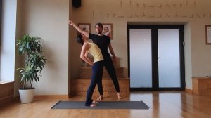 Прогиб стоя. Как безопасно выполнить прогиб. Базовый прогиб