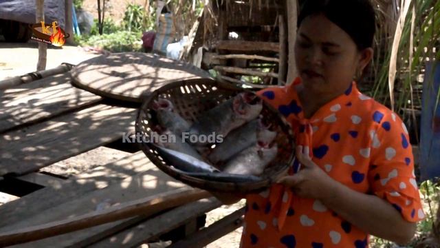 How to Make Crispy Deep Fry Anabas testudineus Fish - Kitchen Foods смотреть онлайн