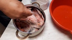засолка голов и перьев с осенней кеты, лосось . после варим