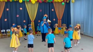 Игра с Тучкой на осеннем утреннике . Младшая группа