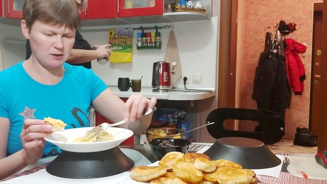 МУКБАНГ. На ночь столько есть нельзя. смотреть онлайн