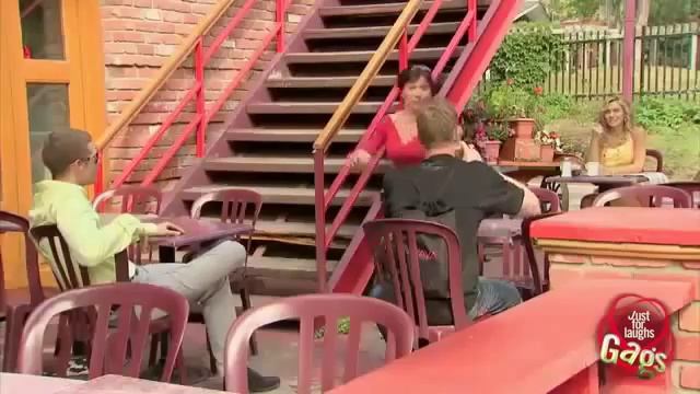 Классный розыгрыш в баре смотреть онлайн