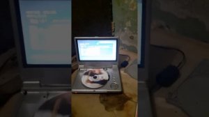 портативный двд плэер 2003 года выпуска работает после ремонта.