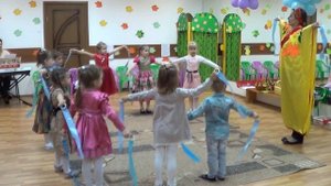 Baby club Танец журавлей с ленточками 5 лет Праздник Осени Детский клуб Капитошка www.kapetoshka.ru