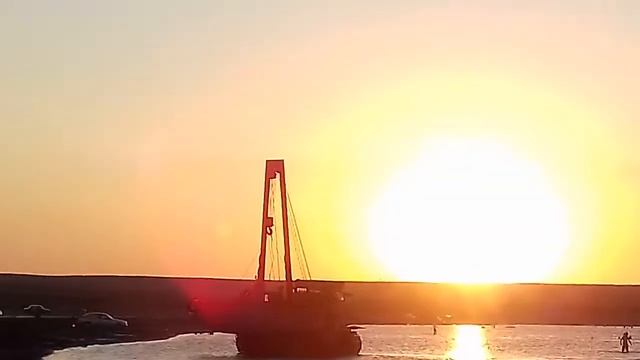 Qayiqin sahile dasinmasi/Перенос лодки на берег смотреть онлайн