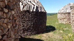 Необычные поленницы или как складывают дрова