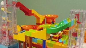 Шарики катятся бесконечно Eternal Marble Run Balls roll endlessly Satisfying building blocks video