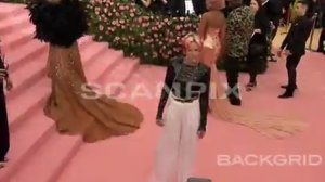 Кристен Стюарт на Met Gala 2019 - 1