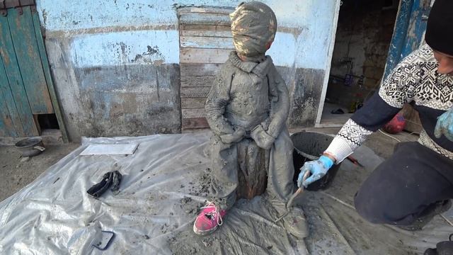 Крутая самоделка из детской одежды и цемента/Поделки для дома и сада/Home-made clothes and cement смотреть онлайн