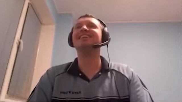 разговаривает с монитором смотреть онлайн