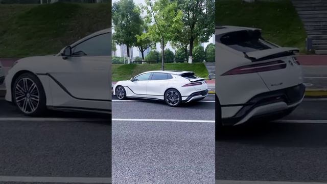 Mercedes и BYD показали, как работает автоматическая параллельная парковка на их совместной машине