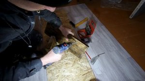 Как сделать полку из старых досок