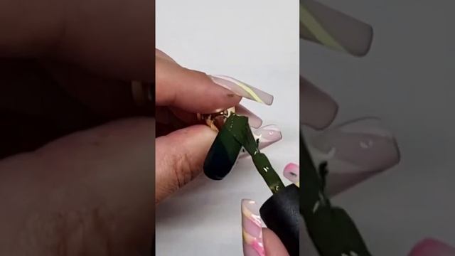 Dark Green Ombré with One Stroke Flowers Nail Design ?