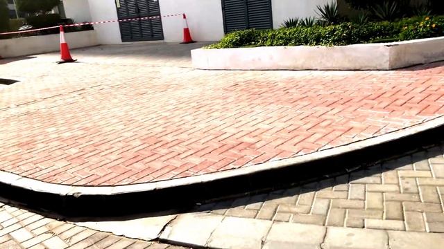 AROUND J5 BUILDING WHERE I LIVE NOW ?