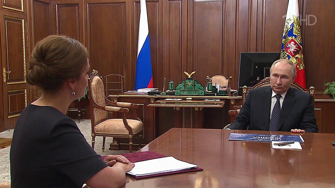 Владимир Путин провел встречу с главой фонда "Защитники Отечества" Анной Цивилевой