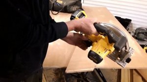 DeWalt DCS391N Circular saw