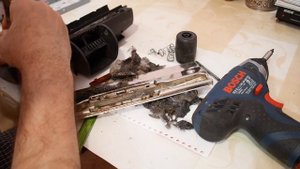 Не пылесосит щетка пылесоса Miele разборка и очистка.