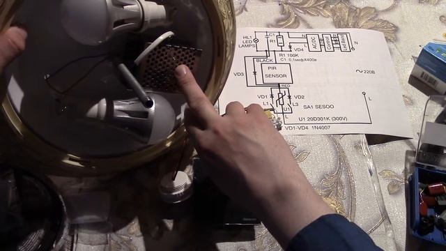 Миниатюрный датчик движения , сенсорный выключатель , светодиодные лампы и лента . смотреть онлайн