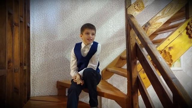 Латышев Егор читает стихотворение Владимира Гудимова "Россия, Россия, Россия" смотреть онлайн