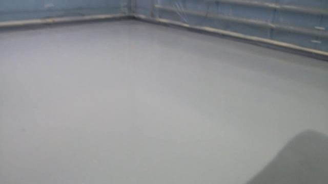 Покраска бетонных полов безвоздушным распылителем GRACO.
