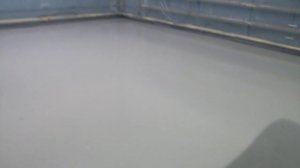 Покраска бетонных полов безвоздушным распылителем GRACO.