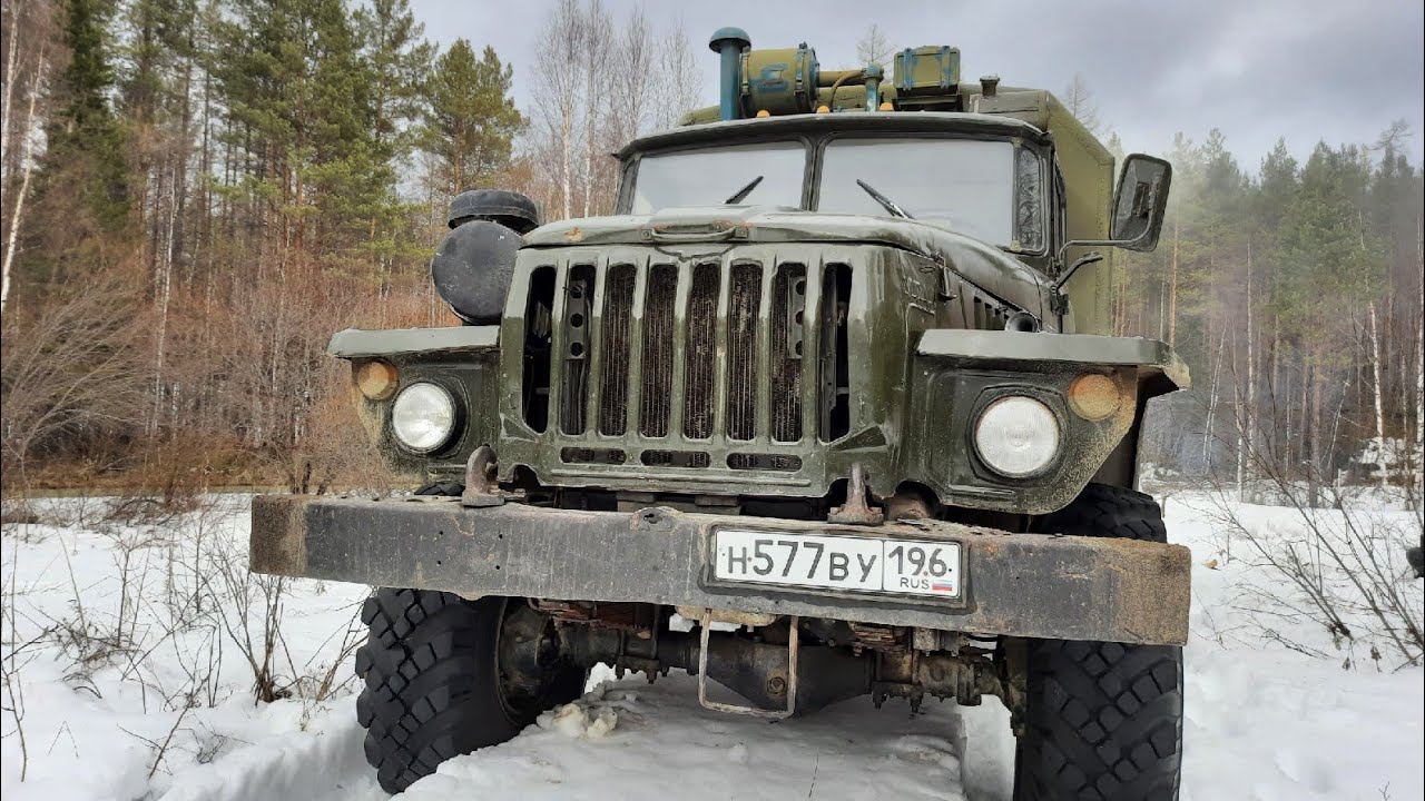 УРАЛ 4320 прокладывает зимнюю дорогу для ГАЗ 66. Дорога для экспедиций. ural 4320 смотреть онлайн