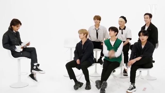 Stray Kids проверяют, насколько хорошо они знают друг друга на Vanity Fair смотреть онлайн