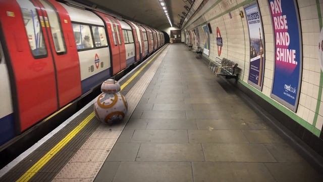 BB8 Visits London Underground