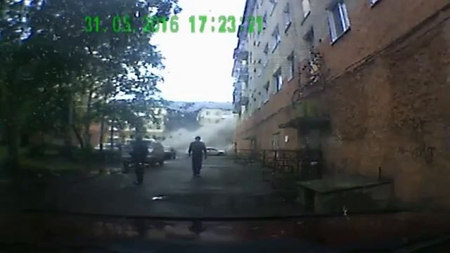 Момент обрушения дома в Междуреченске зафиксировал видеорегистратор смотреть онлайн