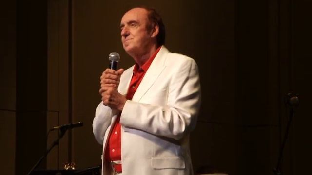 Jim Nabors "Gomer Pyle" performing with the US Marine Forces Pacific Band "Silent Night". смотреть онлайн