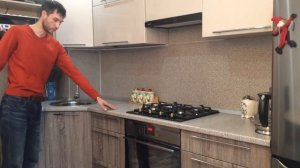 Угловая кухня с выступом в углу — Кухни на заказ