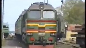 Станция Верховье, прибытие поезда Ливны -Орёл, с тепловозом 2М62У 0038 май 1999 год