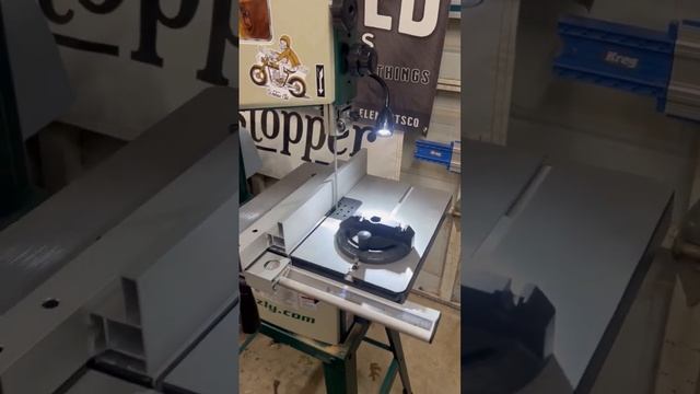Welcoming the @grizzlymachines G0948 10” bandsaw to the shop! смотреть онлайн