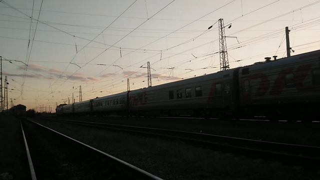 ЭП1М-738 с поездом № 594 Микунь-Анапа смотреть онлайн